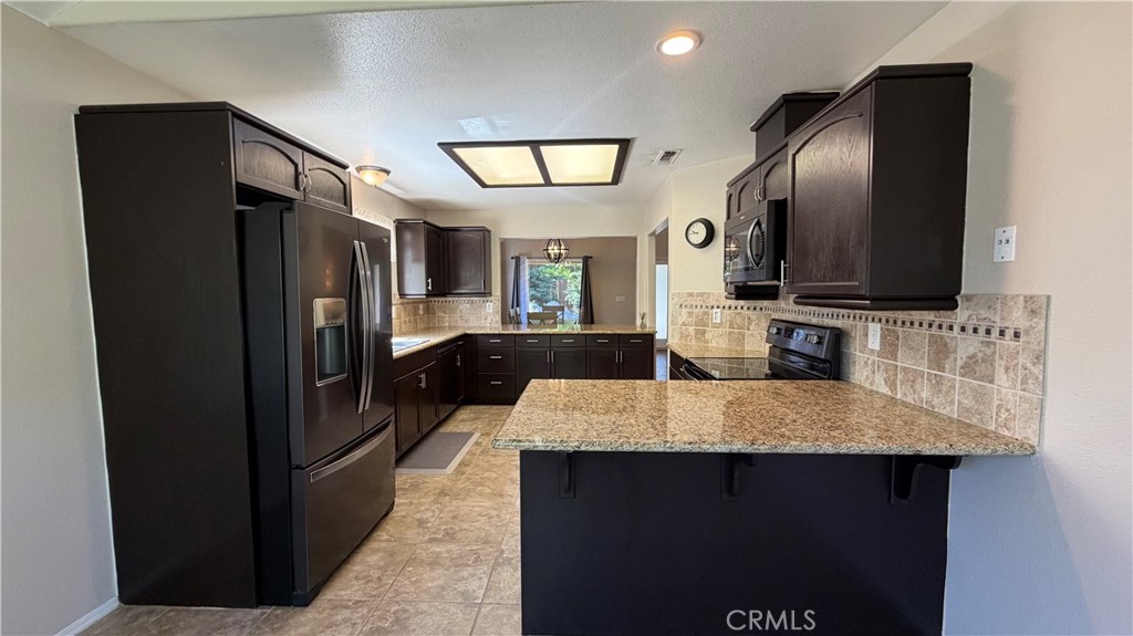 1145 E Woodhaven Ln, Fresno, CA 93720