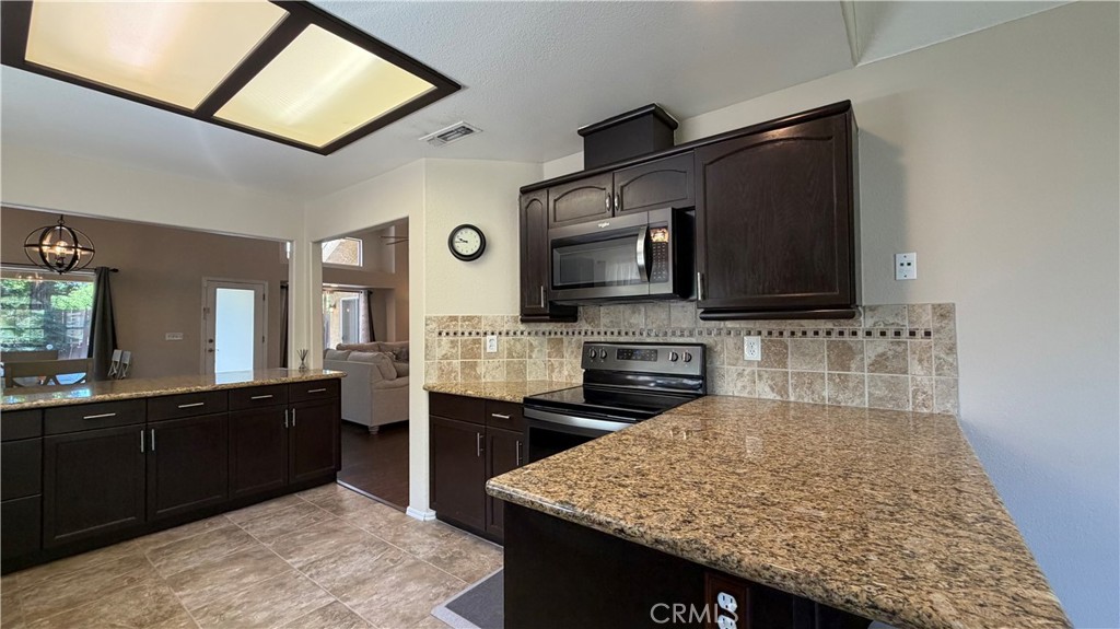 1145 E Woodhaven Ln, Fresno, CA 93720