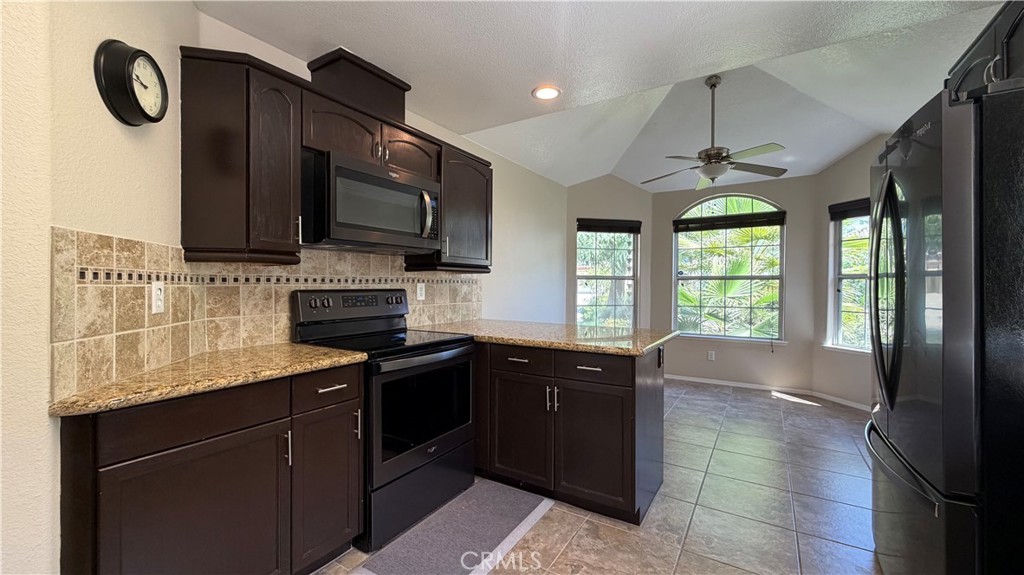 1145 E Woodhaven Ln, Fresno, CA 93720