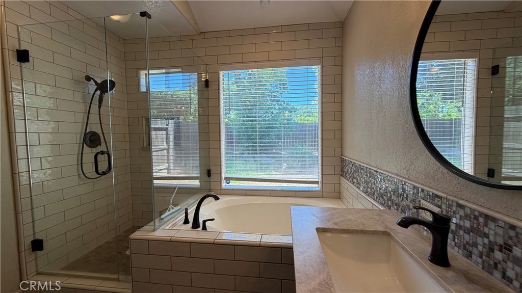1145 E Woodhaven Ln, Fresno, CA 93720