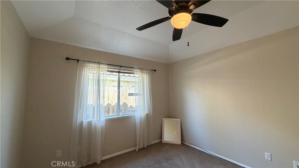 1145 E Woodhaven Ln, Fresno, CA 93720