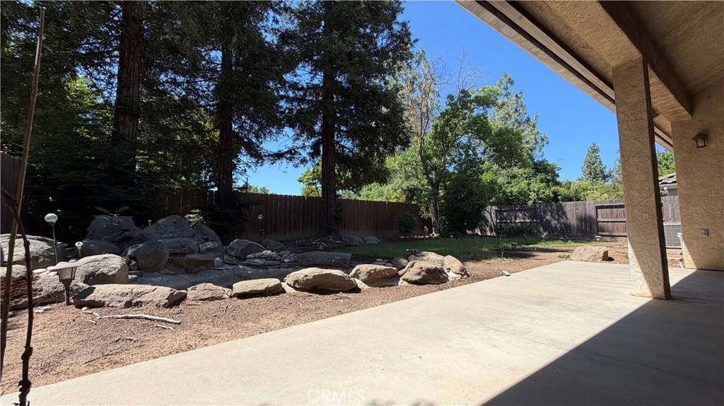 1145 E Woodhaven Ln, Fresno, CA 93720