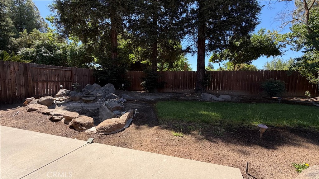 1145 E Woodhaven Ln, Fresno, CA 93720