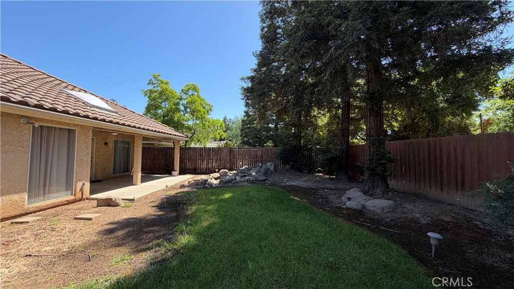1145 E Woodhaven Ln, Fresno, CA 93720