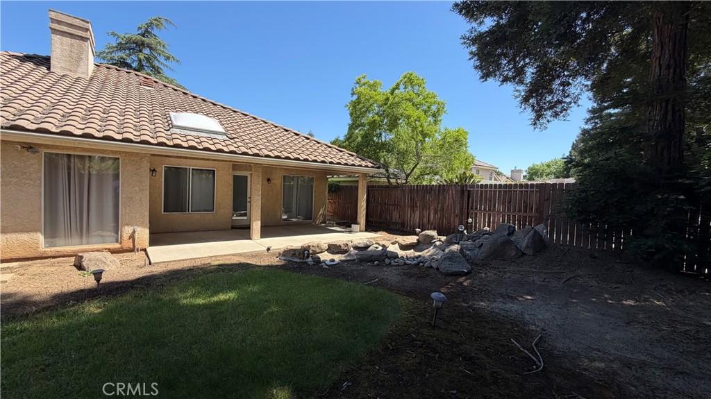 1145 E Woodhaven Ln, Fresno, CA 93720