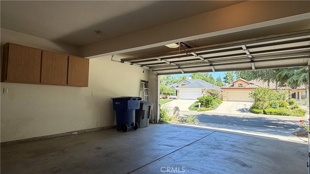 1145 E Woodhaven Ln, Fresno, CA 93720