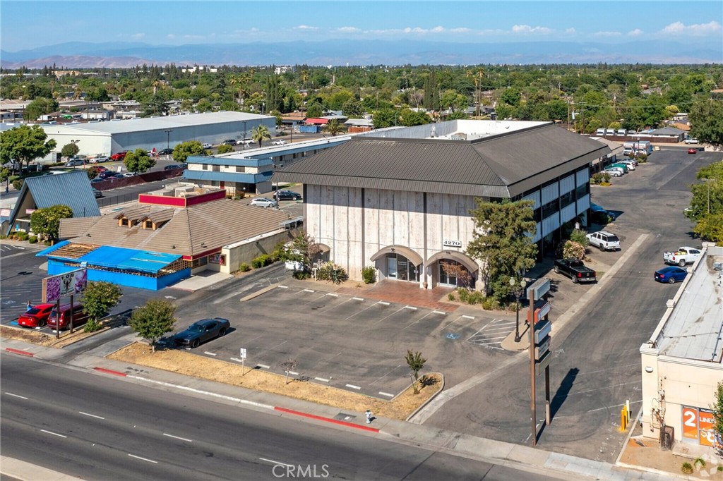 4270 N Blackstone, Fresno, CA 93726
