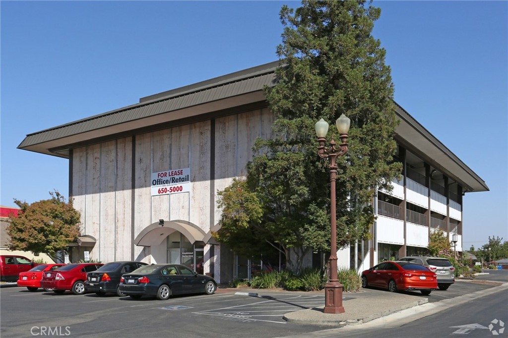 4270 N Blackstone, Fresno, CA 93726