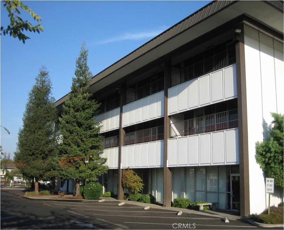4270 N Blackstone, Fresno, CA 93726