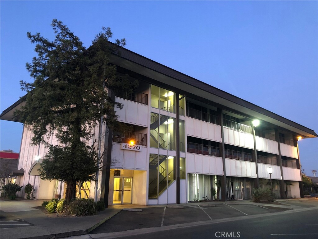 4270 N Blackstone, Fresno, CA 93726