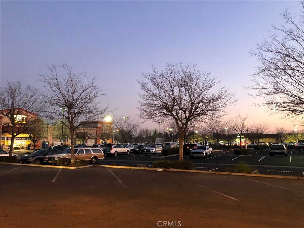 4270 N Blackstone, Fresno, CA 93726