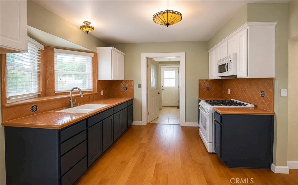 323 E Weldon, Fresno, CA 93704