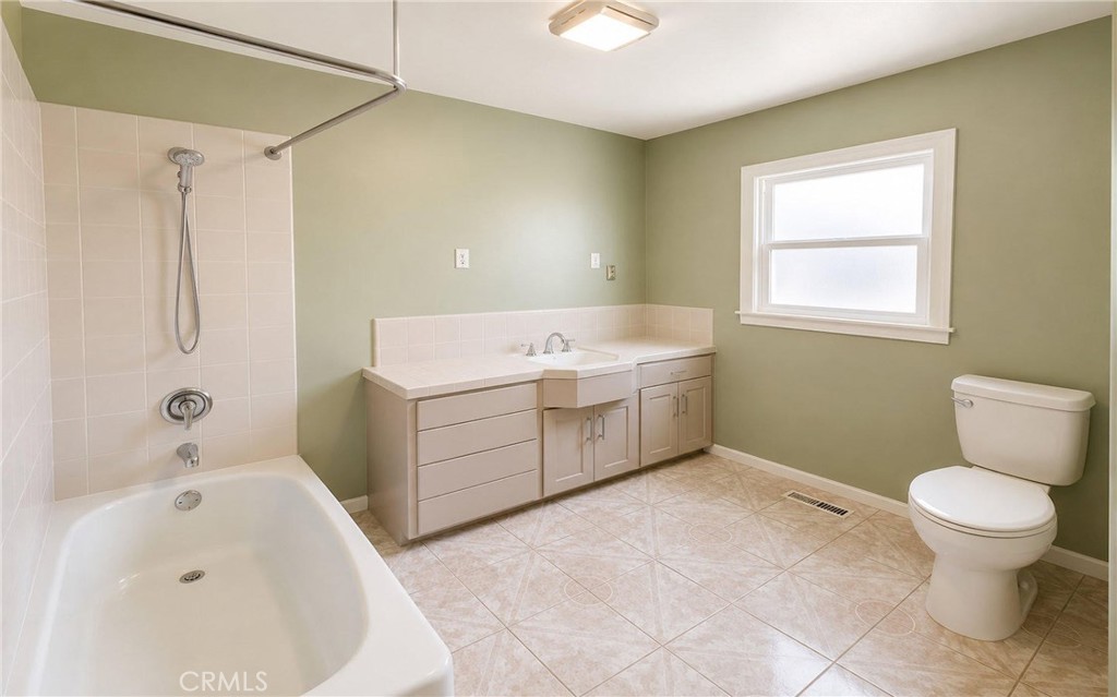 323 E Weldon, Fresno, CA 93704