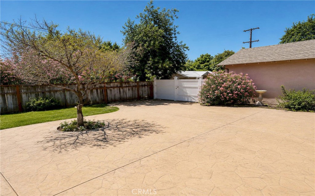 323 E Weldon, Fresno, CA 93704