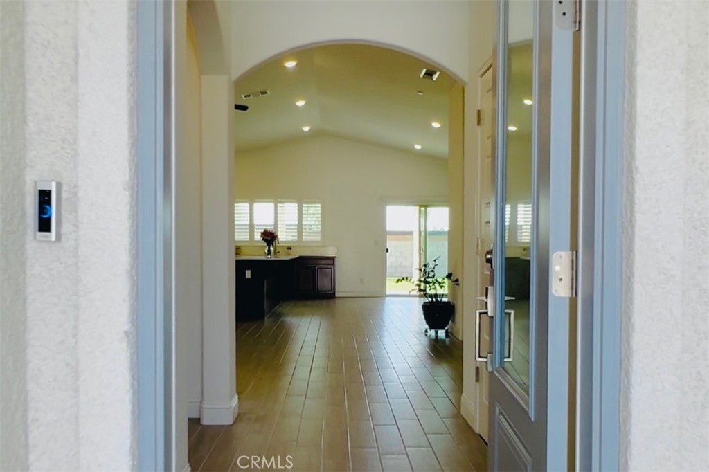 9329 Willow Terrace Dr, Shafter, CA 93263