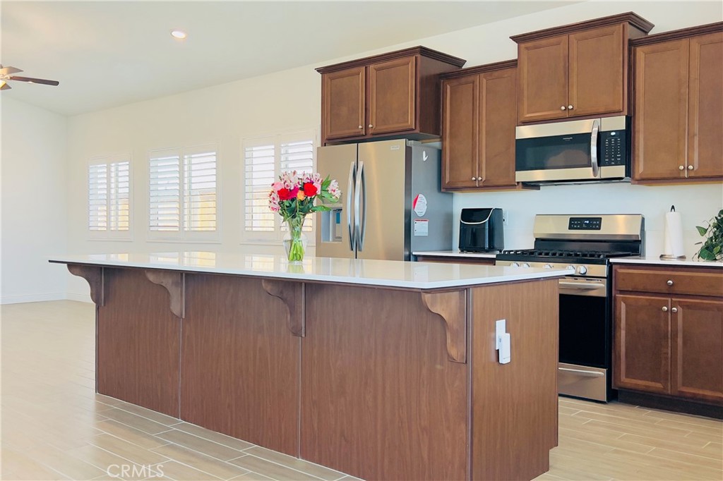 9329 Willow Terrace Dr, Shafter, CA 93263