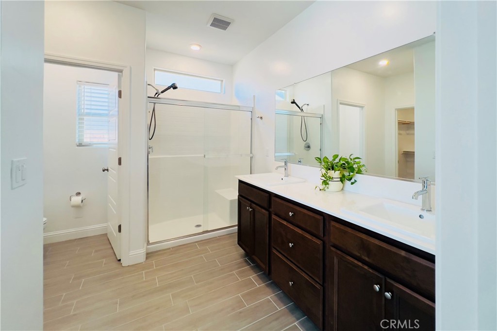 9329 Willow Terrace Dr, Shafter, CA 93263