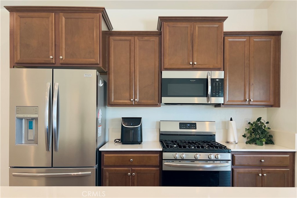 9329 Willow Terrace Dr, Shafter, CA 93263