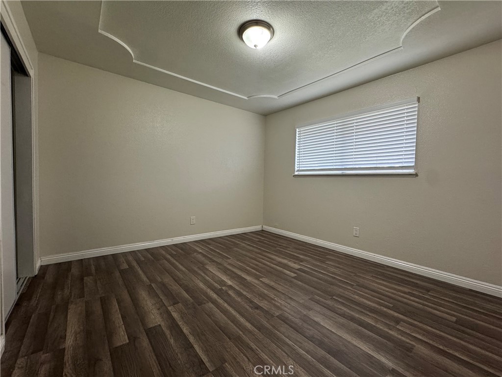 1600 W Robin Dr, Visalia, CA 93291