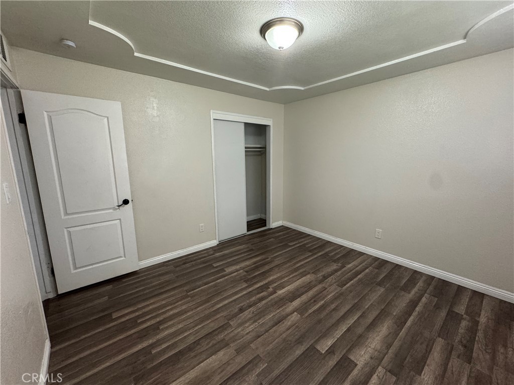 1600 W Robin Dr, Visalia, CA 93291