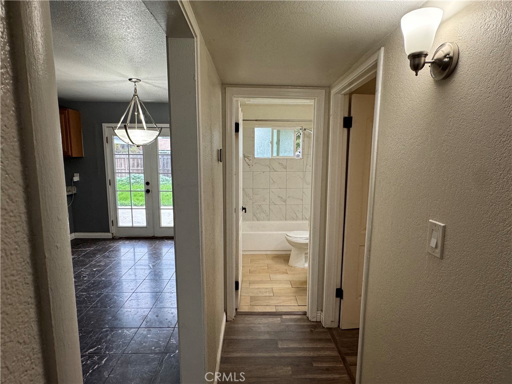 1600 W Robin Dr, Visalia, CA 93291