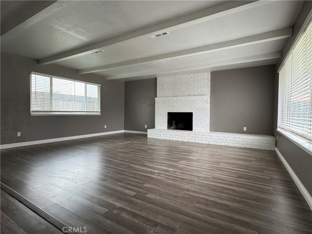 1600 W Robin Dr, Visalia, CA 93291