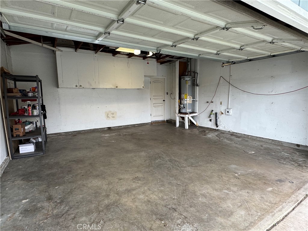 1600 W Robin Dr, Visalia, CA 93291