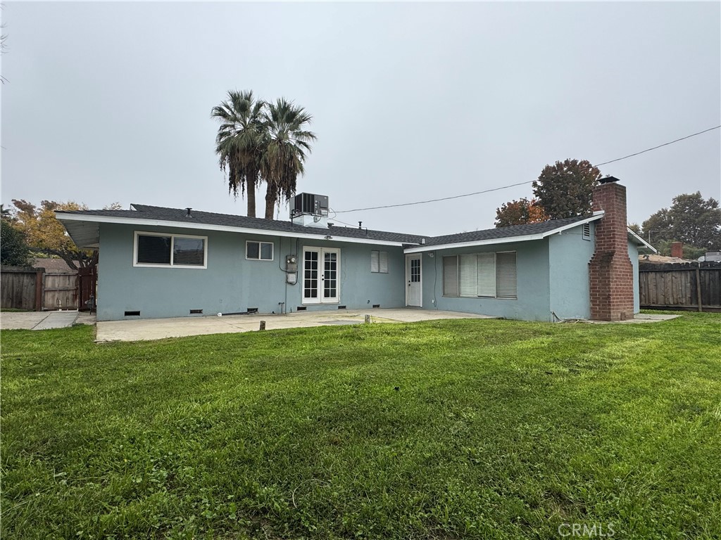 1600 W Robin Dr, Visalia, CA 93291