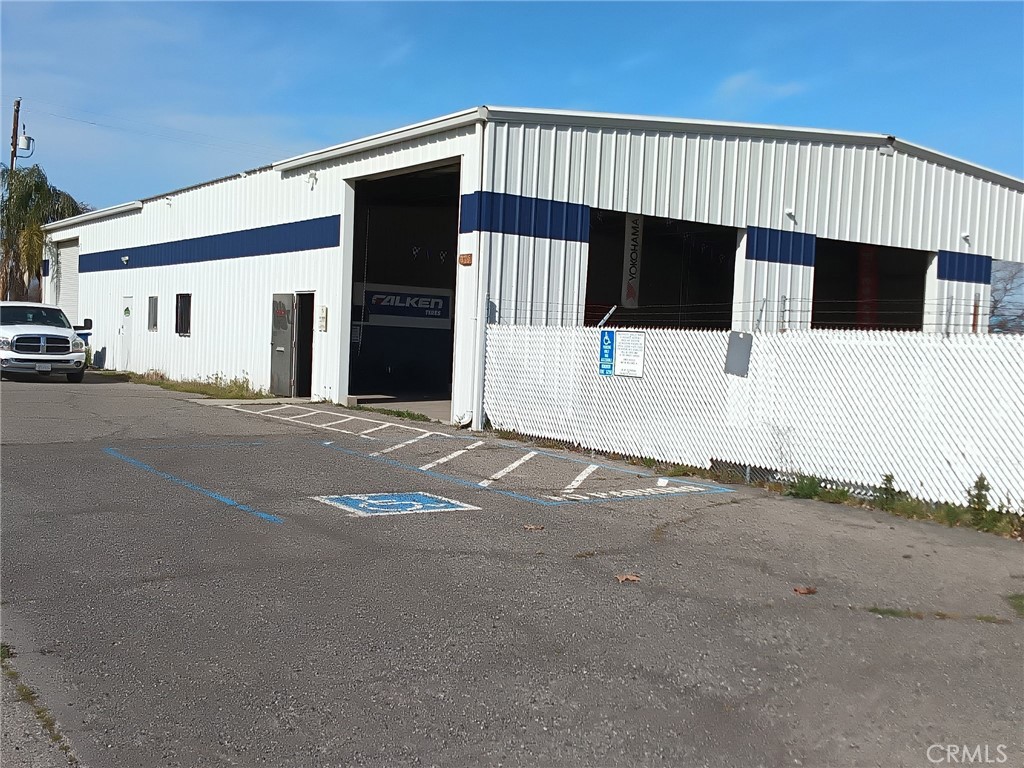 175 S 6th St, Coalinga, CA 93210