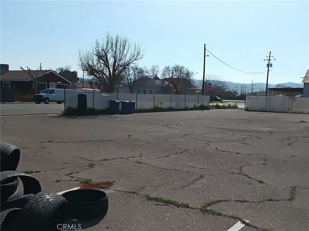 175 S 6th St, Coalinga, CA 93210