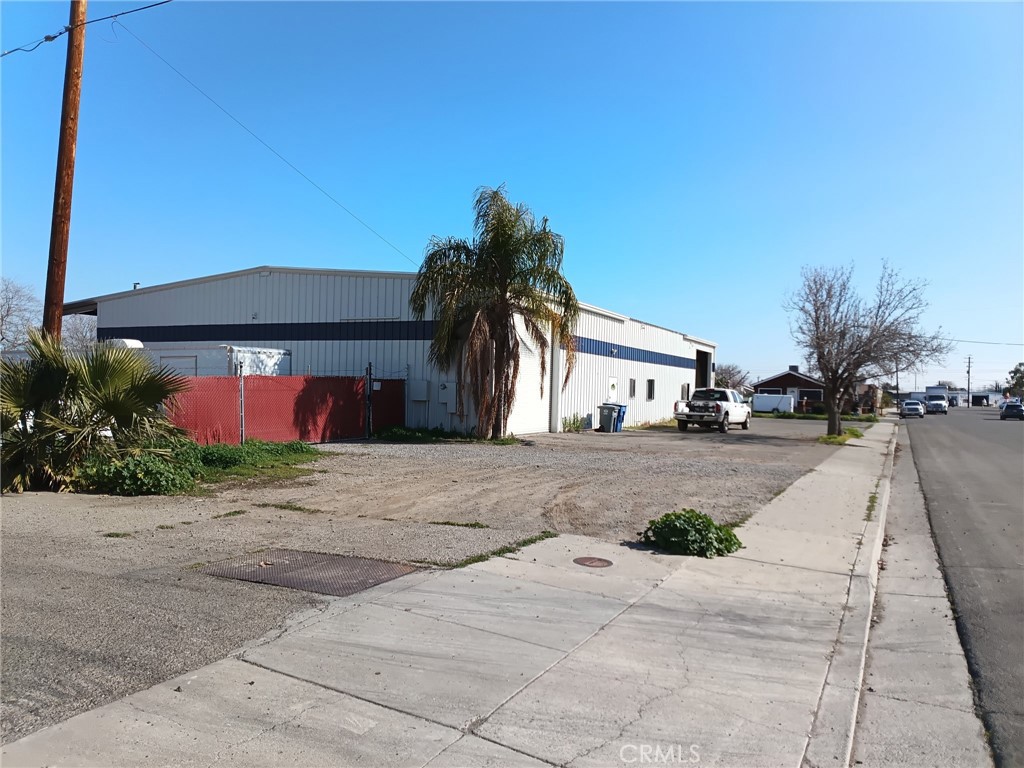 175 S 6th St, Coalinga, CA 93210