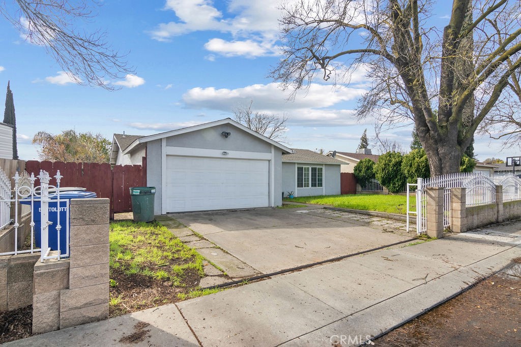 1100 Mathia Dr, Modesto, CA 95351