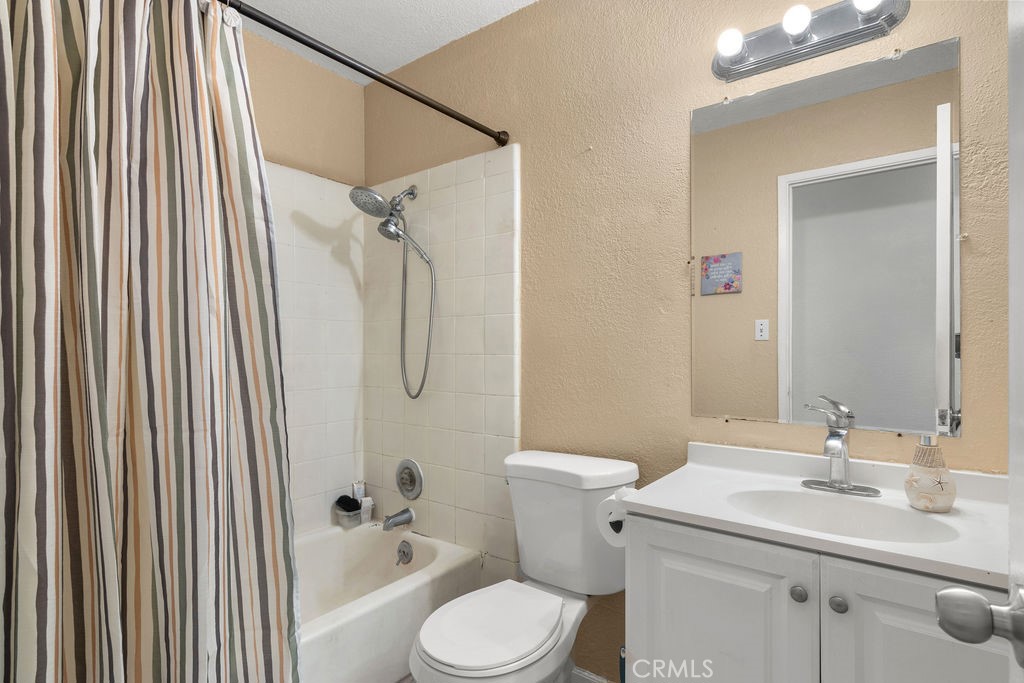 1100 Mathia Dr, Modesto, CA 95351