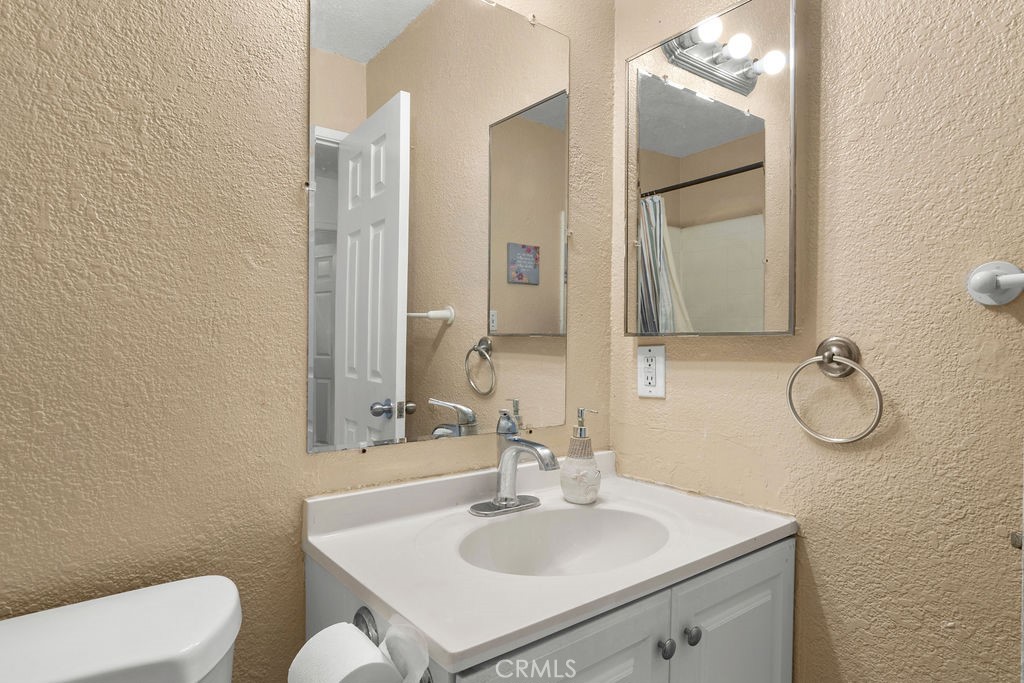 1100 Mathia Dr, Modesto, CA 95351