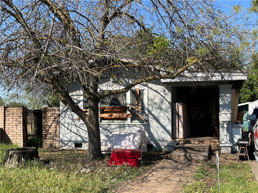 805 S Court St, Visalia, CA 93277