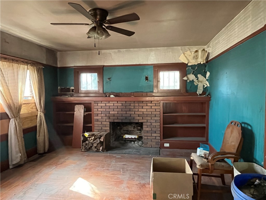 805 S Court St, Visalia, CA 93277