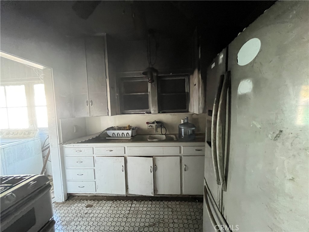 805 S Court St, Visalia, CA 93277