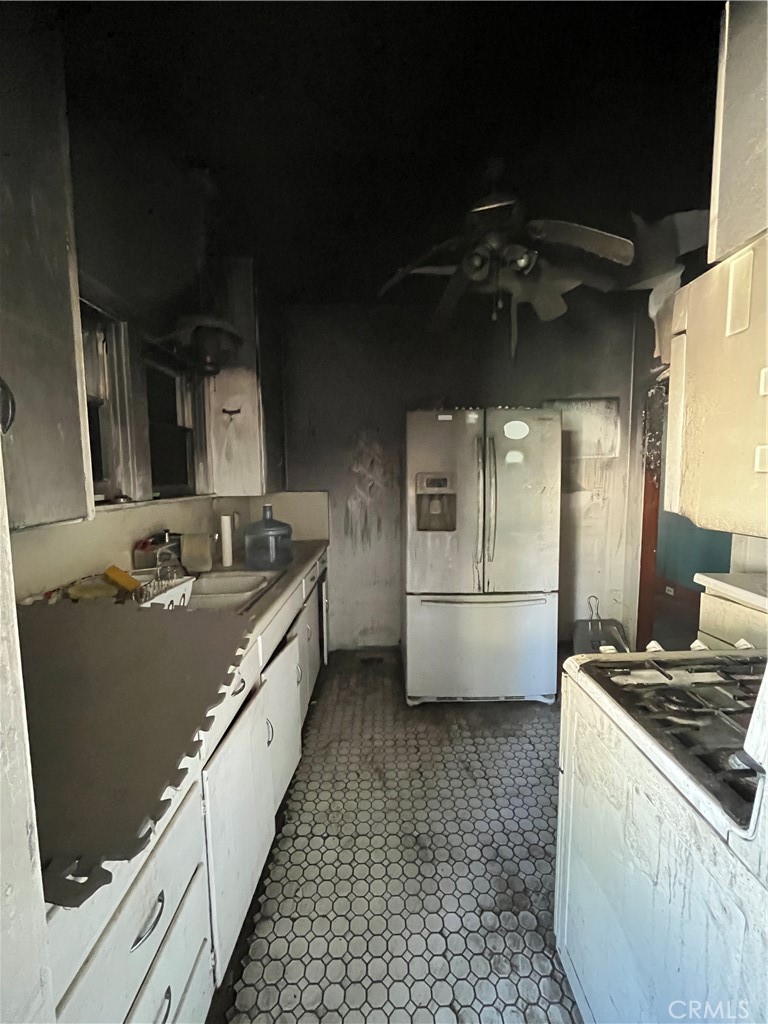 805 S Court St, Visalia, CA 93277