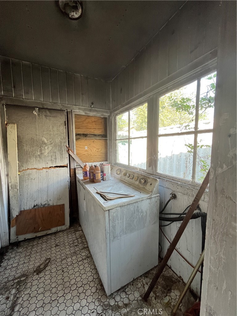 805 S Court St, Visalia, CA 93277