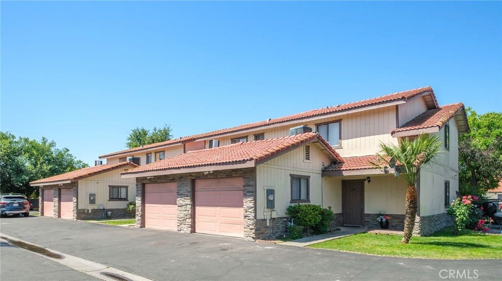 4308 E Woodward, Fresno, CA 93702