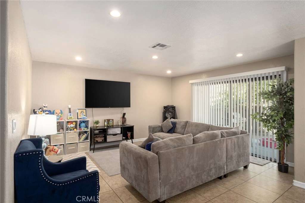 4308 E Woodward, Fresno, CA 93702