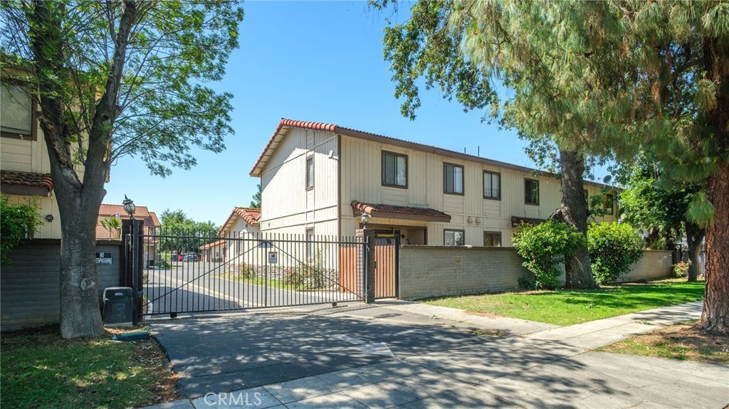 4308 E Woodward, Fresno, CA 93702