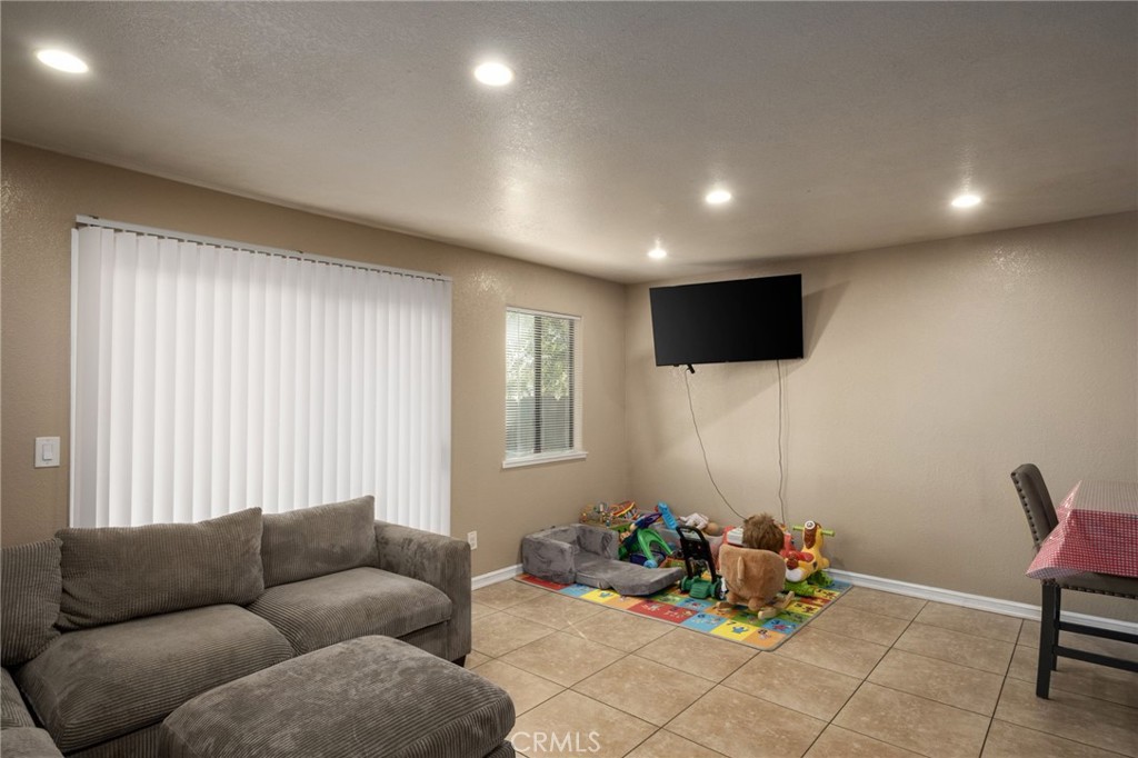 4308 E Woodward, Fresno, CA 93702