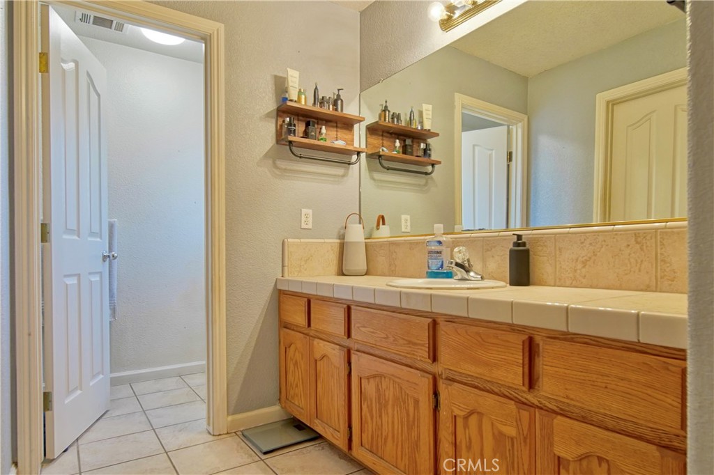 2159 Charlie Chambers Dr, Hanford, CA 93230