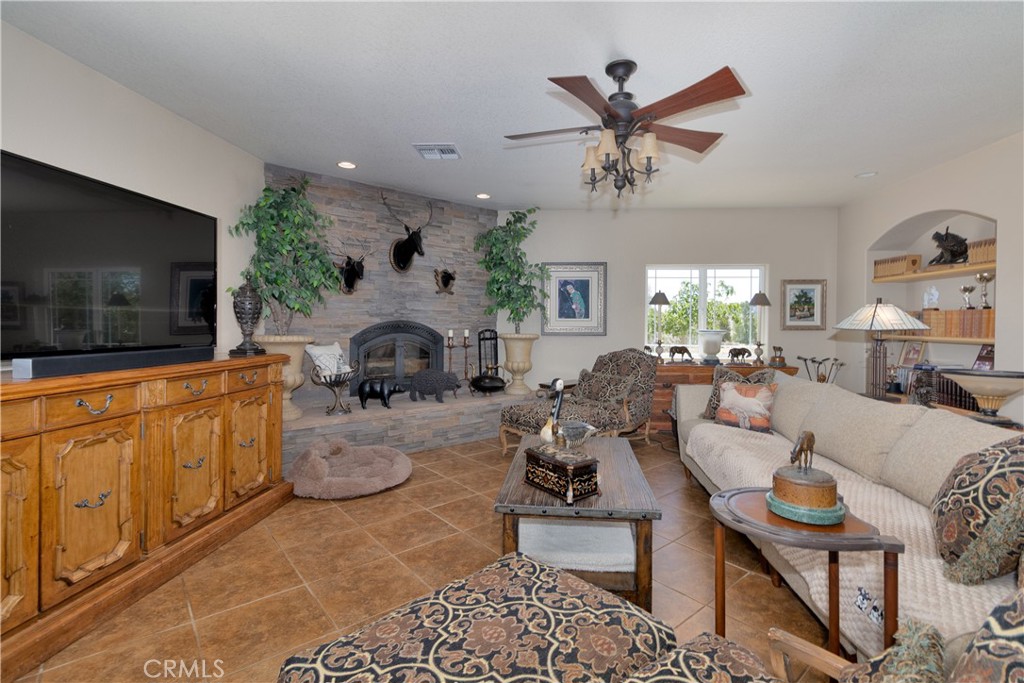 52775 Pipes Canyon Rd, Pioneertown, CA 92268