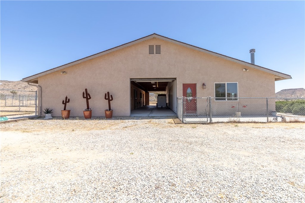 52775 Pipes Canyon Rd, Pioneertown, CA 92268