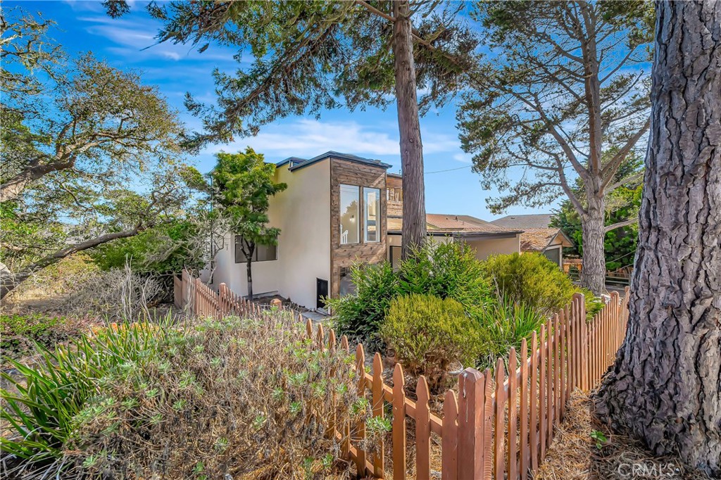 470 Wellington, Cambria, CA 93428