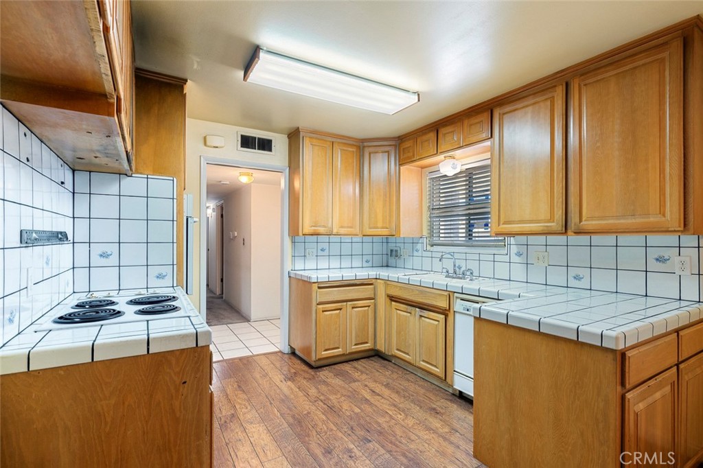 719 E Wrenwood, Fresno, CA 93710