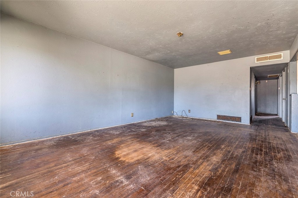4351 E Holland, Fresno, CA 93726