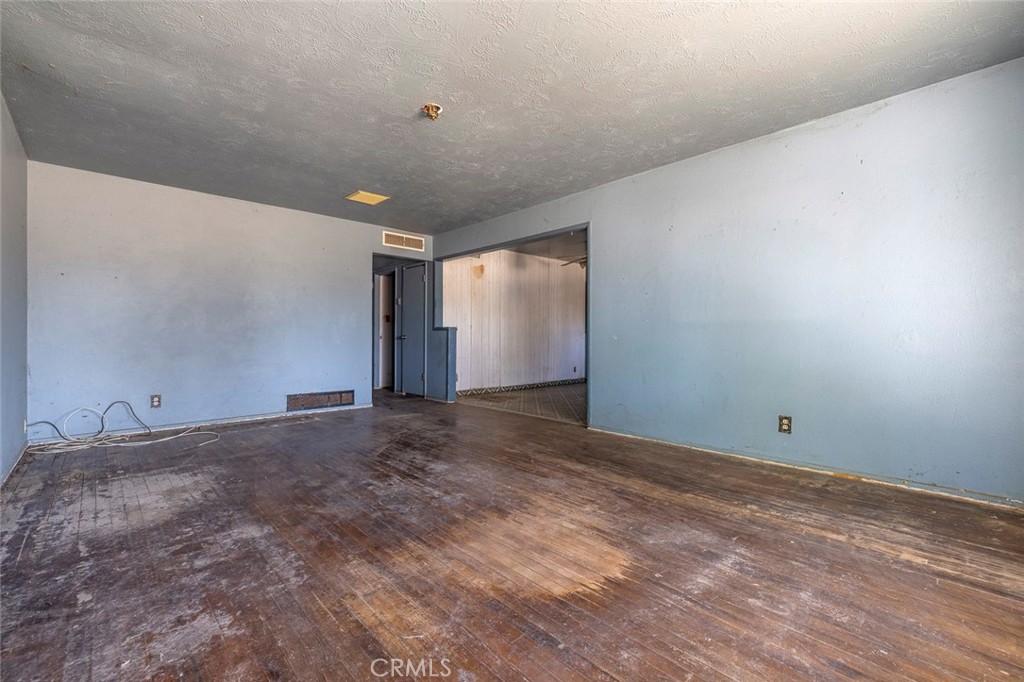4351 E Holland, Fresno, CA 93726